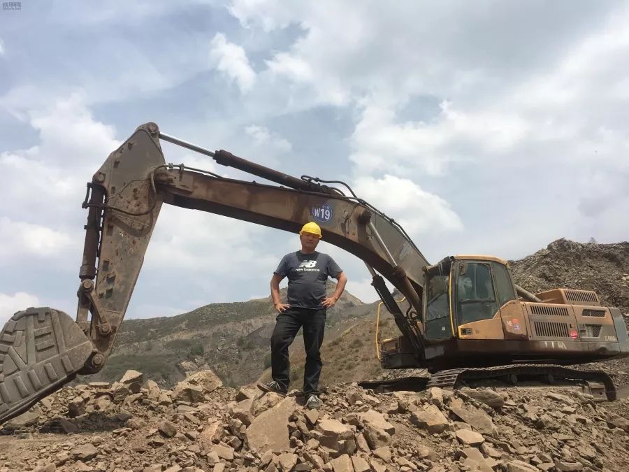 真“机”不怕火炼，李波驾驶沃尔沃挖机与死神擦肩而过