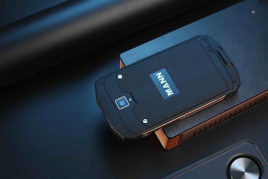 法国队简直是块宝,除了华帝退全款,这家厂商将送3000台旗舰手机