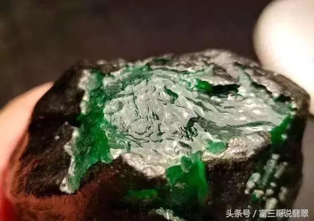 赌石应该赌什么样的翡翠原石,赌石赌的是玉还是翡翠