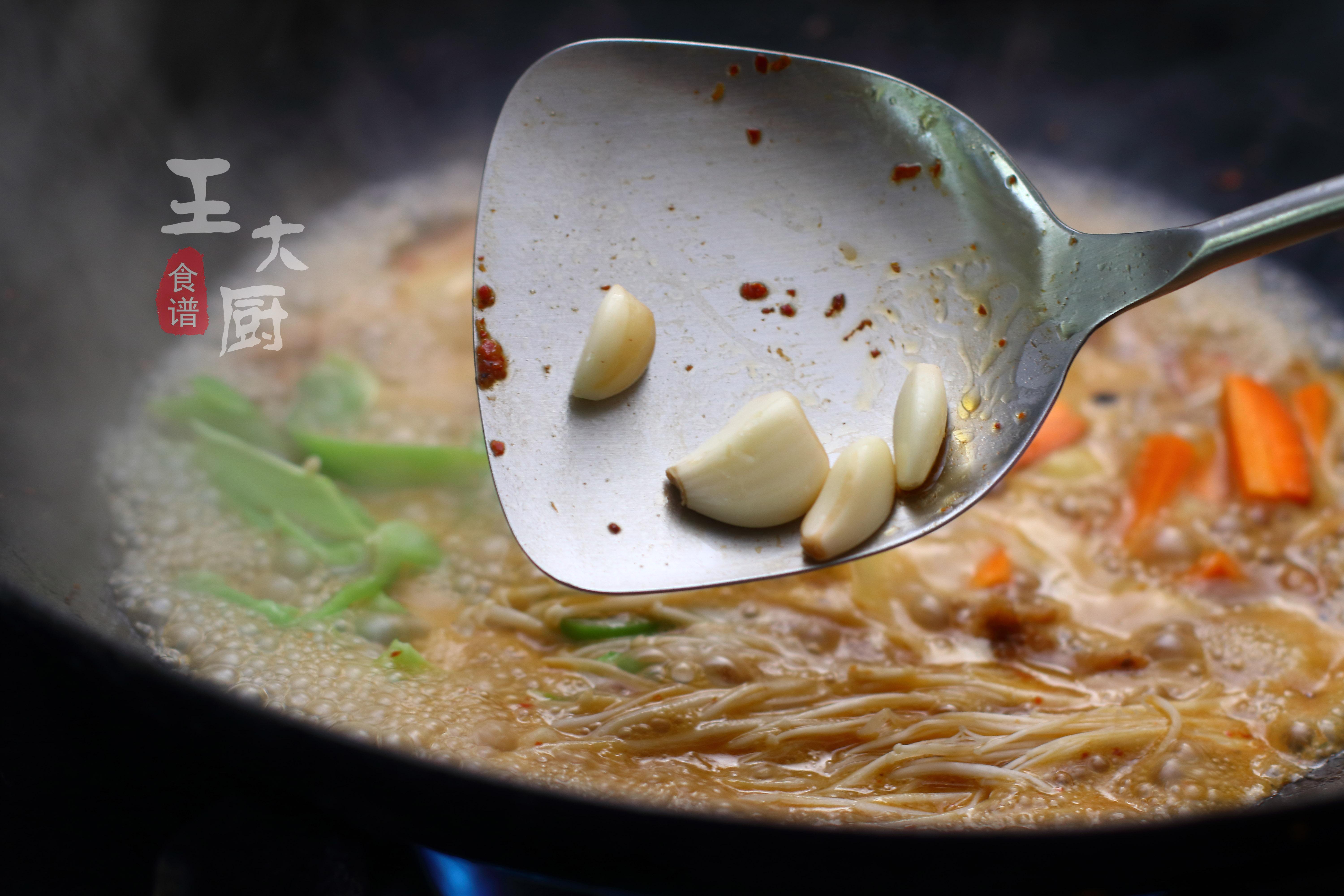 最正宗的黄焖鸡米饭，以后不用再花冤枉钱了，自己在家做好吃极了