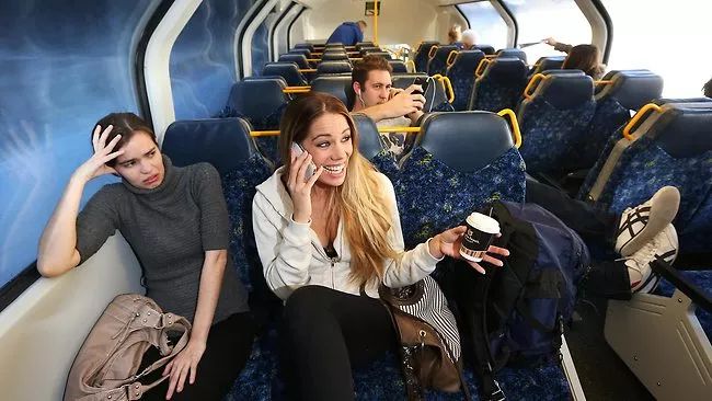 你会为身后的路人扶门吗?这33个有教养的细节,你做到了多少?