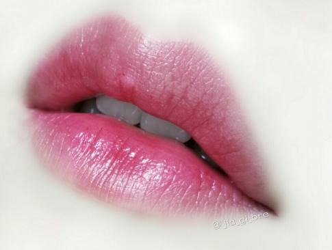 孟美岐的口红色号,孟美岐玫红色