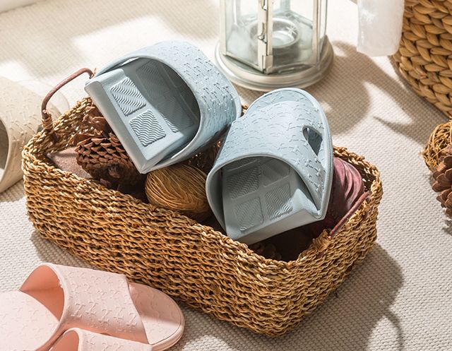 一条货架｜来自澳大利亚的“德运”奶粉；收起来只有巴掌大的拖鞋