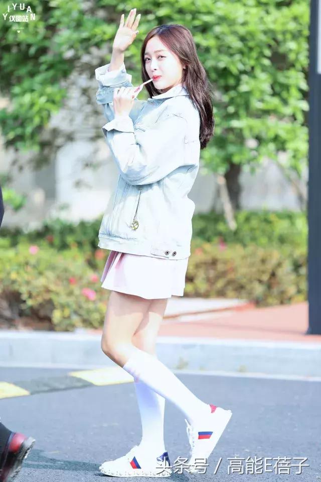 吴宣仪海南甜美穿搭,不知道怎么搭配时尚让小姐姐教你