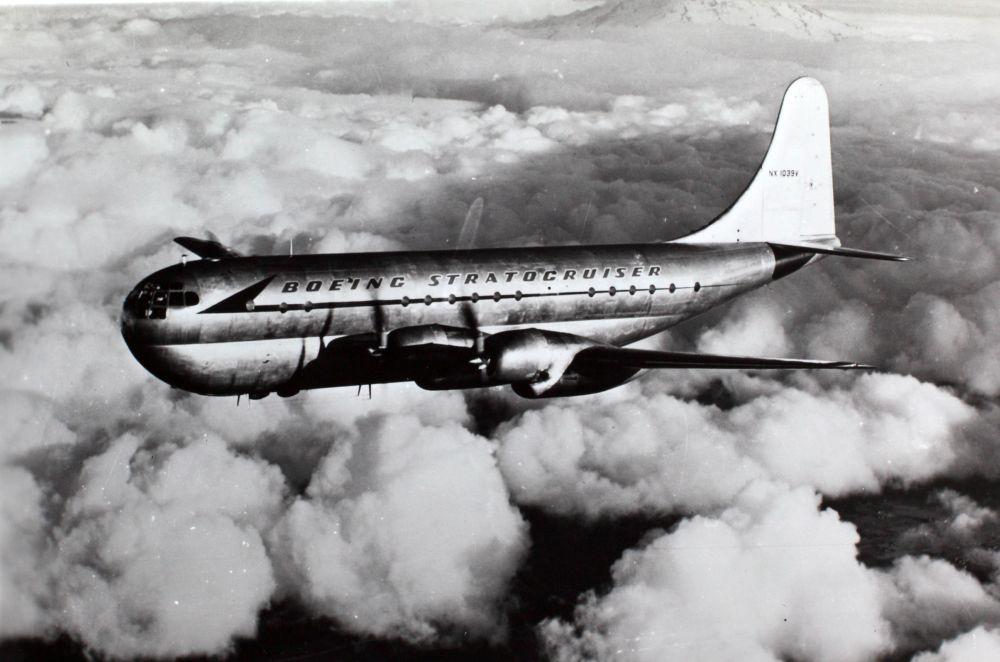 第一架载人登月宇宙飞船,超级彩虹鱼运输机