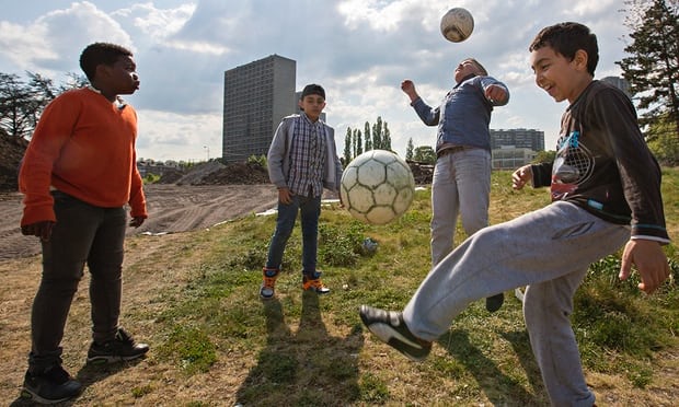 推动足球发展插画,比利时足球的崛起