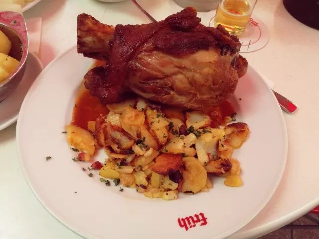 带了一飞机美食去踢球？！“吃货”足球队了解一下？