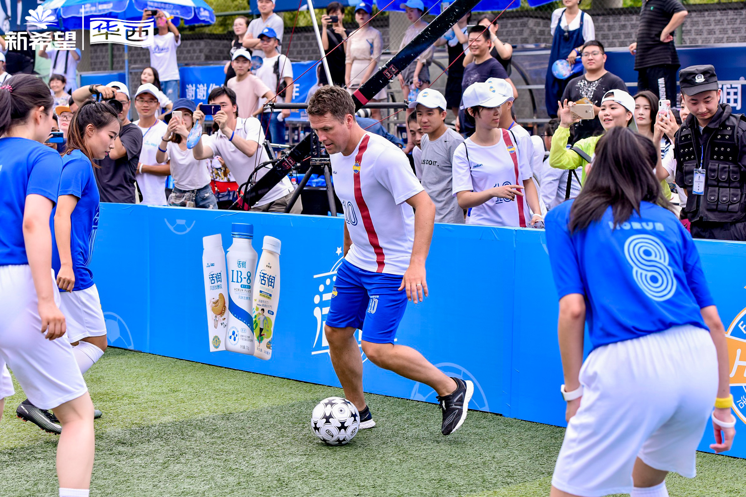 欧文参加慈善球赛,欧文篮网秀