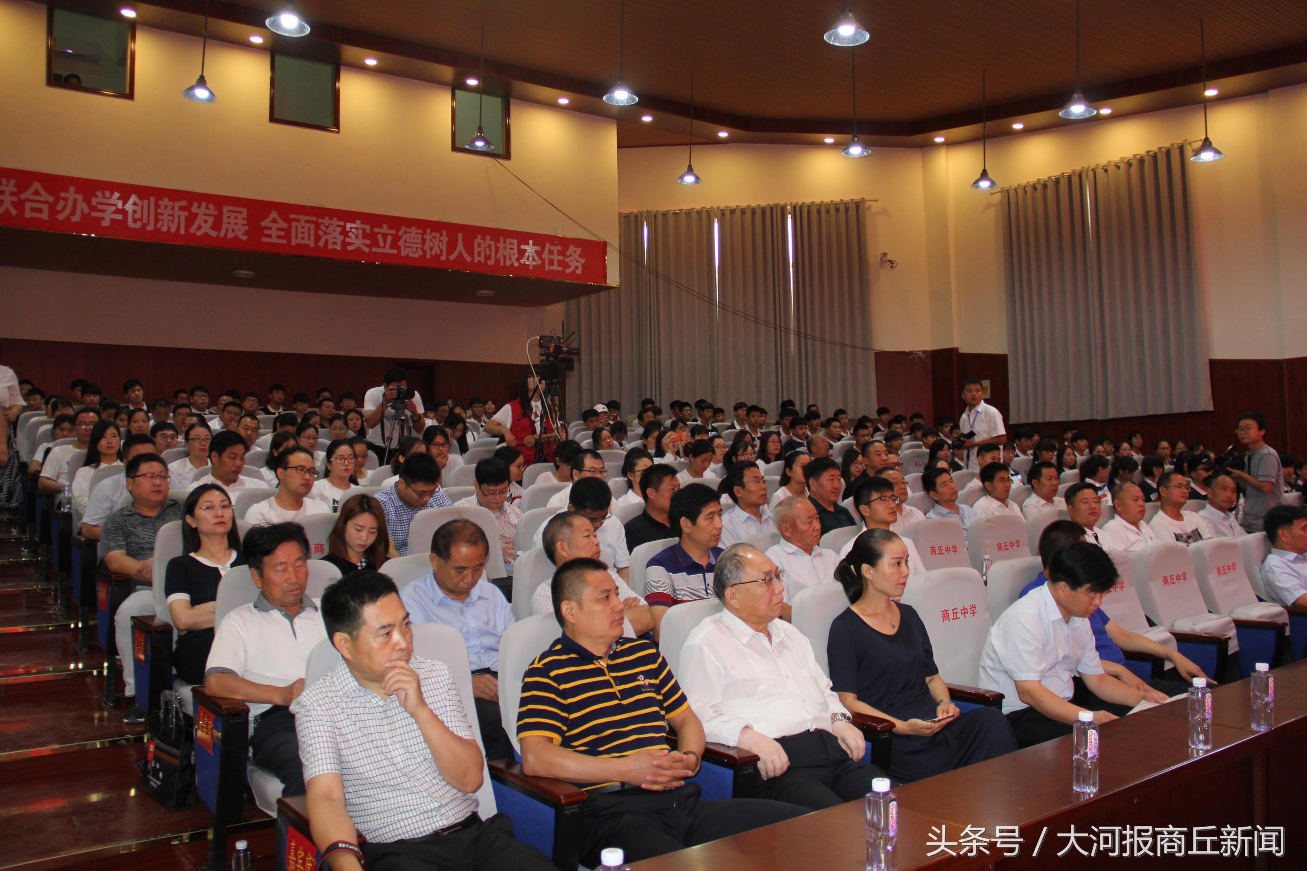 商丘第一高级中学升旗仪式,商丘市第二高级中学恭贺新春