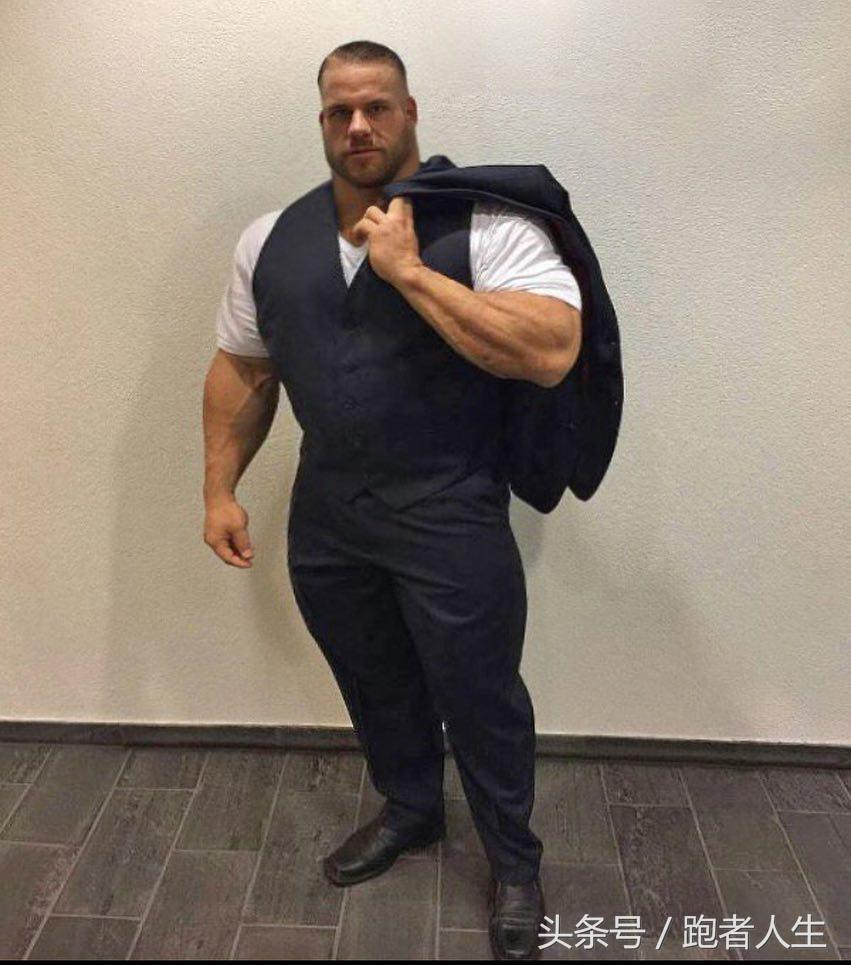 男生练胸肌可以把胸练大吗,没有胸的男人怎么练胸肌