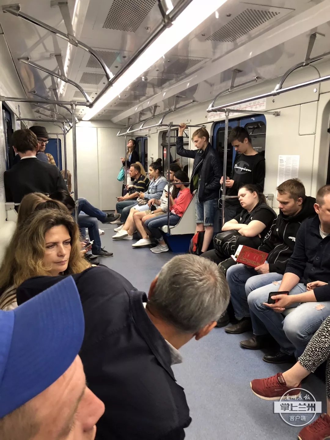 昨晚,这个甘肃妹子见证了莫斯科的狂喜与眼泪