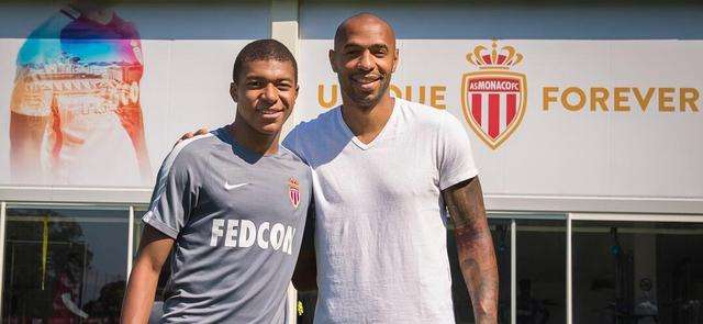 世界杯法国守门员精彩扑救,2018年世界杯长得特别帅的守门员