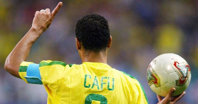 足坛三人最佳梅西内马尔c罗,足球最佳阵容梅西c罗罗本