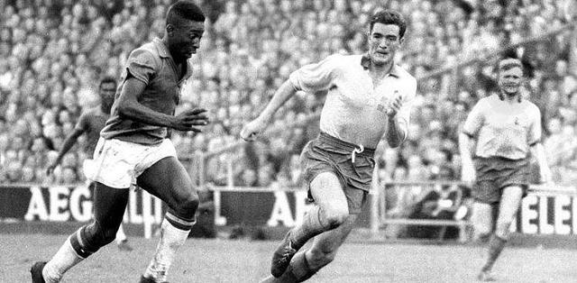 足球最佳阵容梅西c位出场,足球史上最强11人阵容c罗