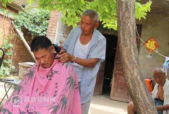 退休教师马敬好无私奉献暖人心