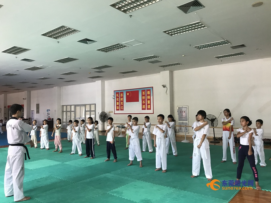 小孩学习父母要陪着一起学习吗,东莞儿童暑假培训