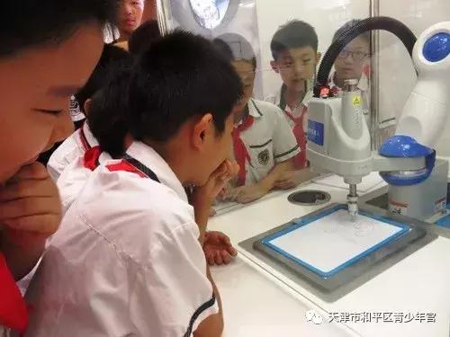 第四届“科技伴我成长——走进和平区机器人体验馆”和平区青少年科技夏令营开营啦！