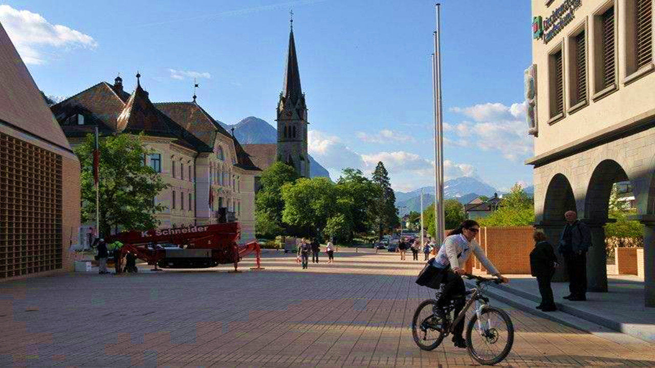 这个国家很奇葩：首相和犯人是邻居，被锁在屋里还要犯人来开门！