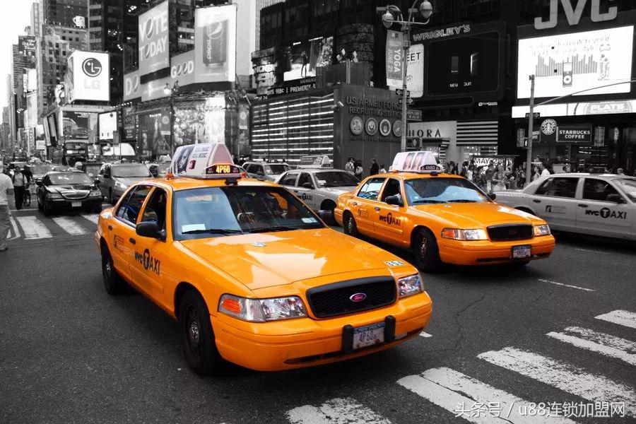 为什么出租车司机月收入那么高,同样是外卖小哥有的月入5万