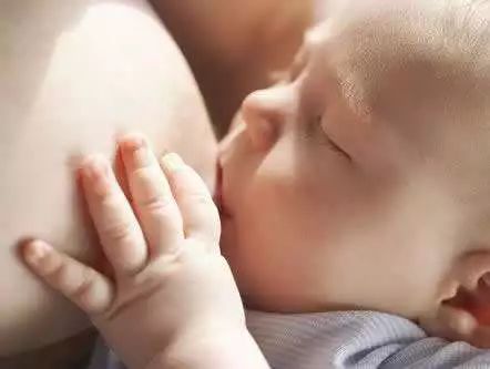 产后妈妈胸部缩水怎么练大,产后哺乳胸部缩水干瘪怎么拯救