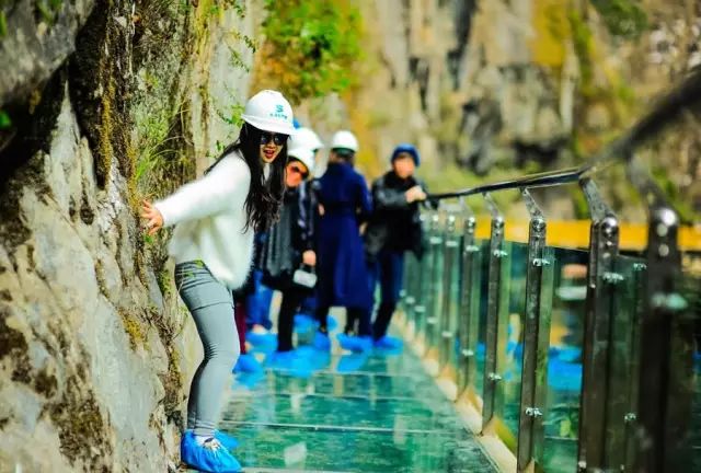 云南9d玻璃栈道,云南雪山峡谷玻璃栈道