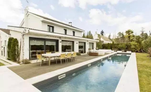 梅西c罗姆巴佩内马尔身价图,c罗内马尔梅西姆巴佩的豪宅