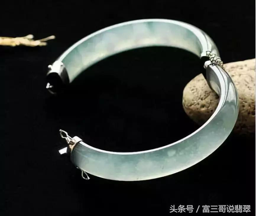 翡翠手镯断了如何处理,翡翠手镯断了怎么办