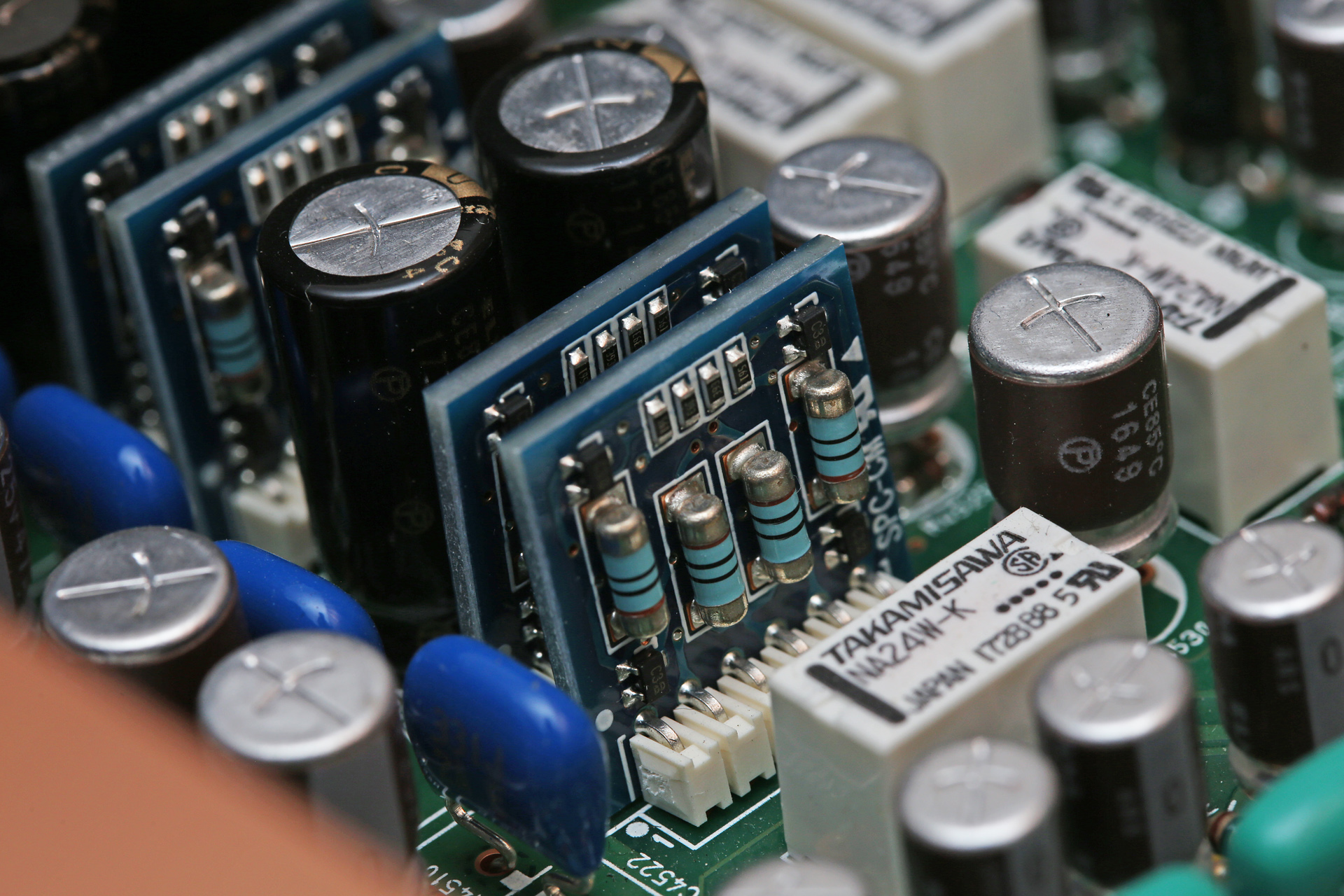 推荐一台万元以下的hifi功放,马兰士pm8006与马兰士pm10区别