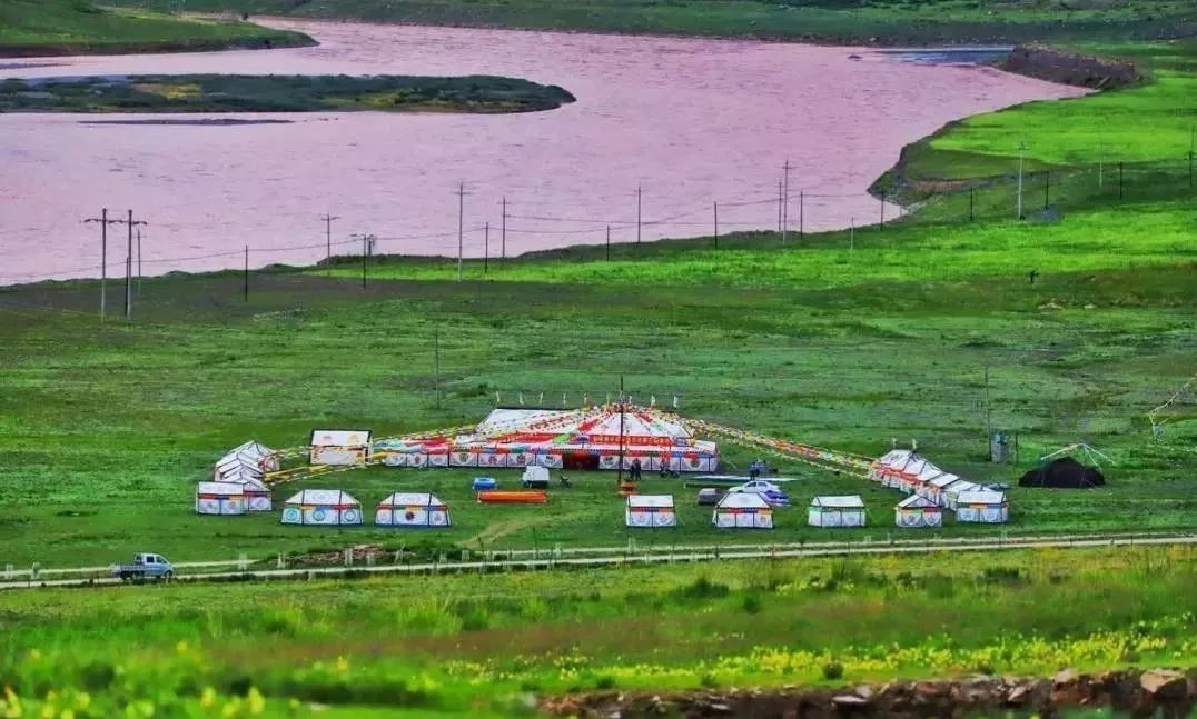 在七月最美的尕朵，体验藏区泼水节……