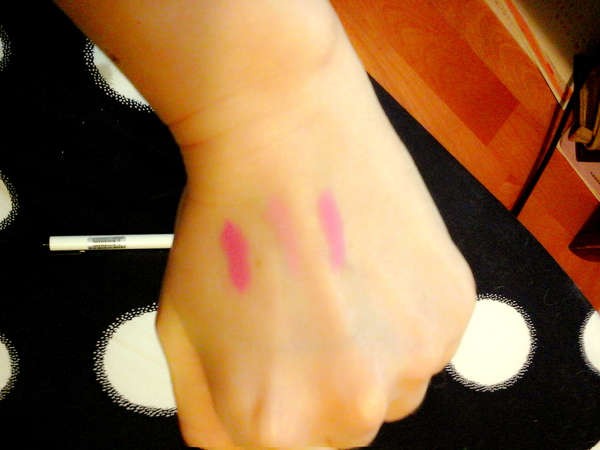 皮肤白的女生适合什么色号的口红,女生选口红的标准是