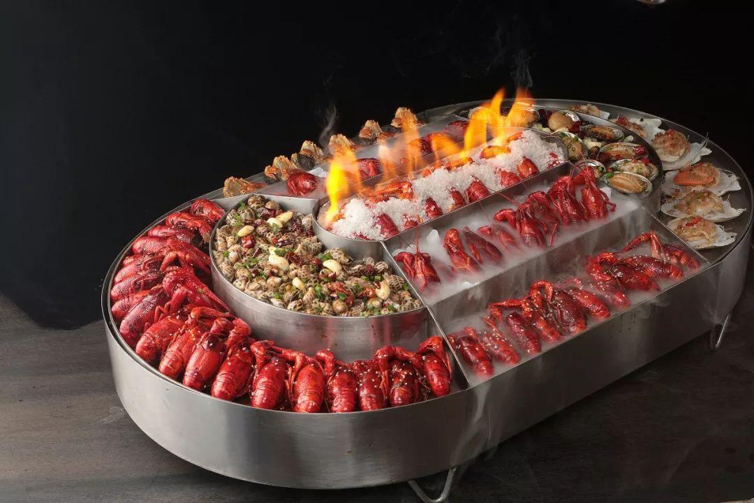 边吃宵夜边看世界杯,边吃烧烤边看球赛成都