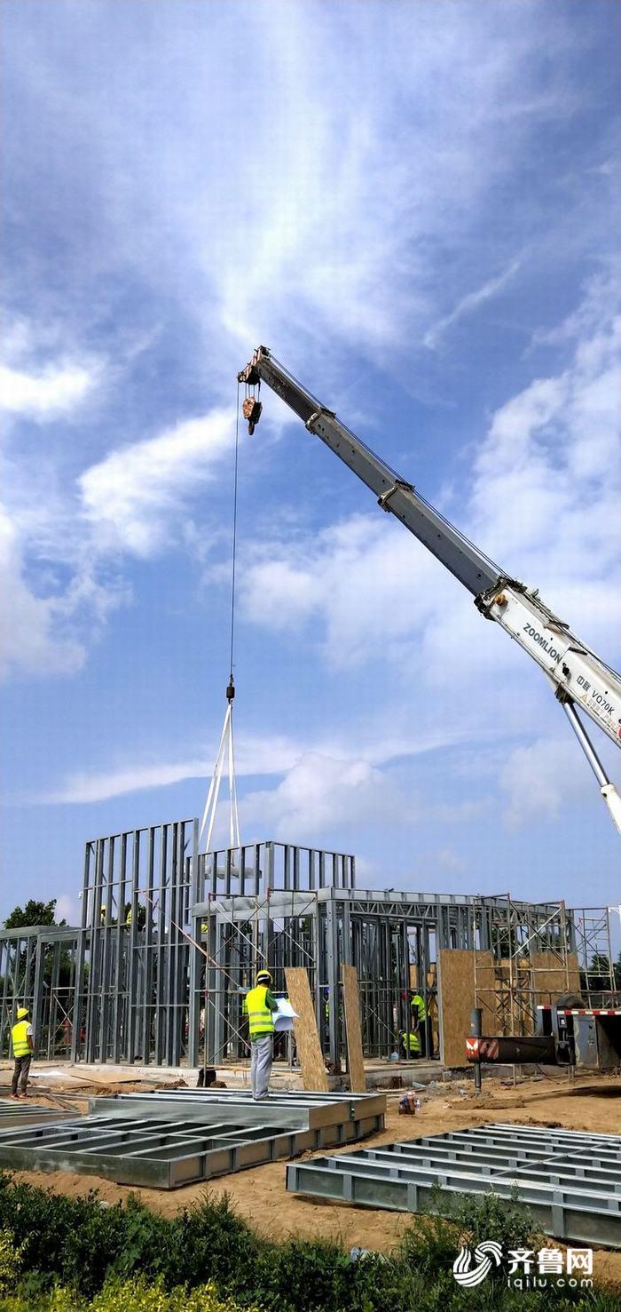 蓝天白云下的小镇,蓝天白云太阳能