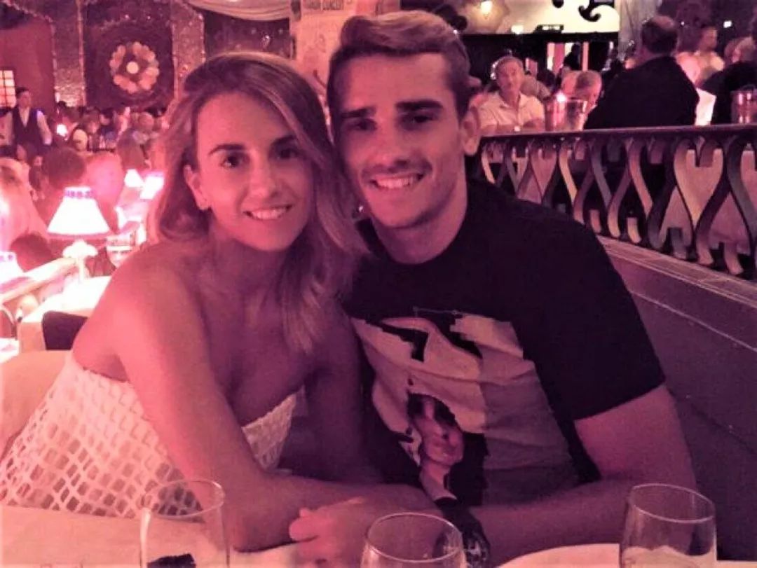 法国队身价过亿的两个人,法国队球员老婆