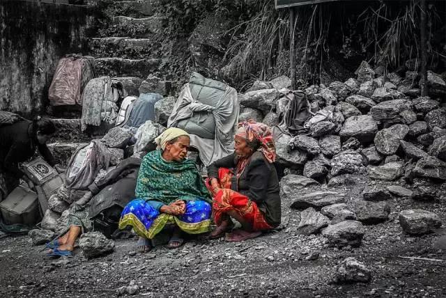 卖掉大城市一套的房子回小城市,卖掉一线城市房子去大理开民宿