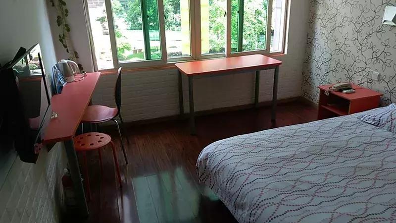 90后姑娘住酒店两个月,从不允许保洁进房打扫,最后逼得店家报警!网友:一定要转我妈看!