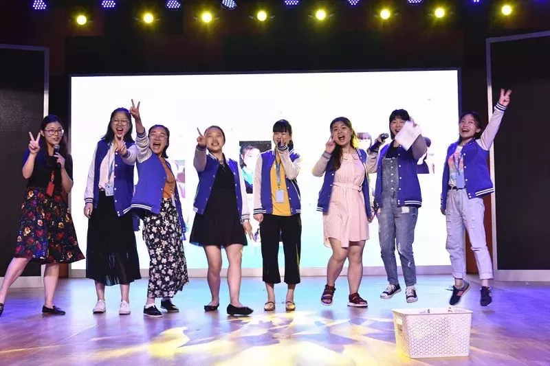 Wecare,wesupport.弗恩英语教师2018MidYearSummerParty