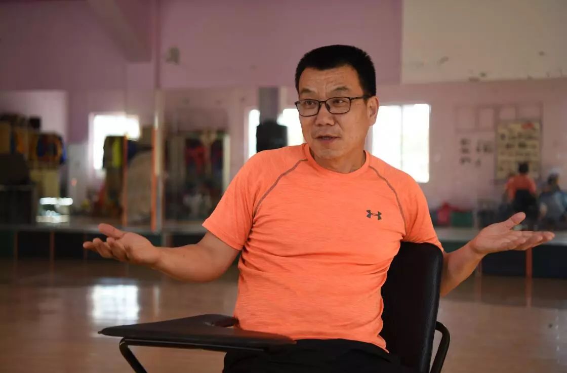 如何带零基础小学生足球训练,教小孩足球1-3岁