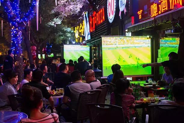 买足彩要熬夜看球吗,买足彩还要熬夜看球吗