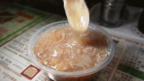 “有钱人食鱼翅，我食碗仔翅”，市井的风流！