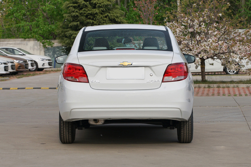 大空间5.9l低油耗的合资代步轿车,不足7万的国产轿车百公里油耗5.8l