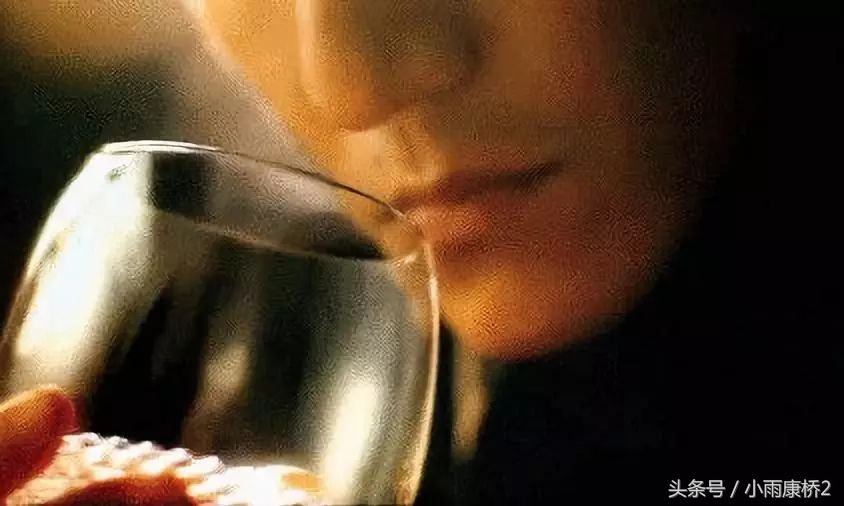 酒吧监控曝光：女孩被性侵，有多容易