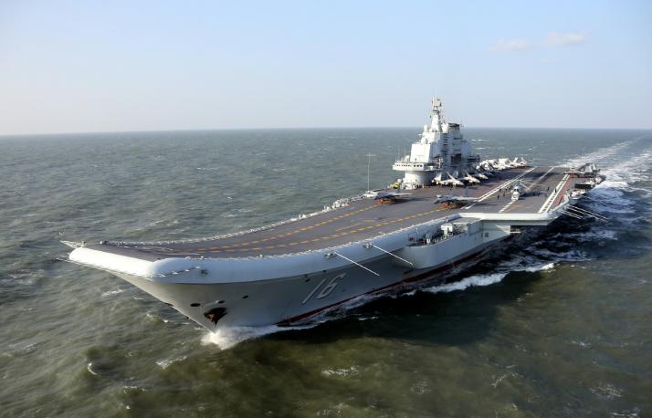 士兵从航母掉进海里会怎样,航母上的人掉进海里怎么才会发现