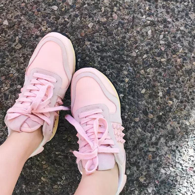 换一双鞋换一套衣服,换一个鞋配裙子很好看