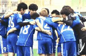 为啥运动员爱摸鞋底,运动员为什么喜欢比赛搓下巴