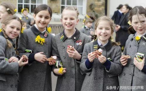 散步就选白金汉宫？你无论如何也难以拒绝他