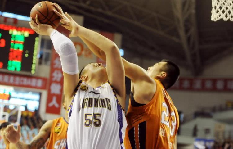 易建联领衔中国男篮最新名单,18年cba全明星采访易建联赵继伟