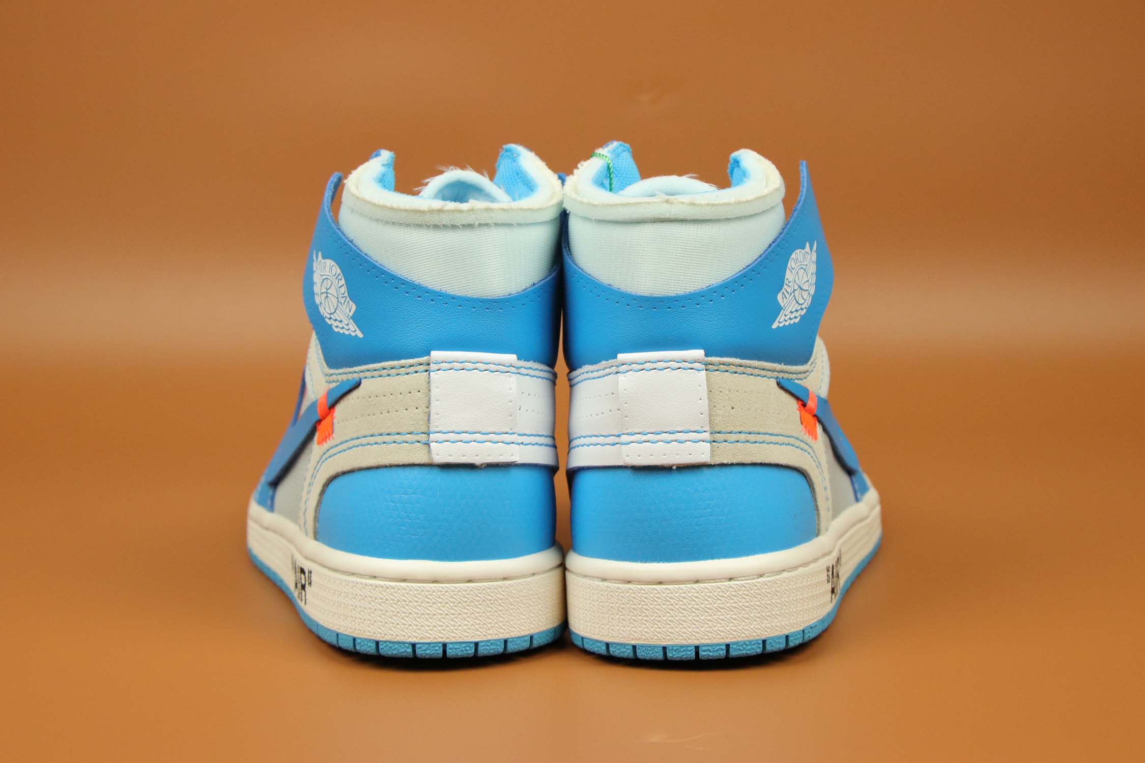 aj1北卡蓝联名ow什么皮面的,ow联名aj1北卡蓝明星穿搭