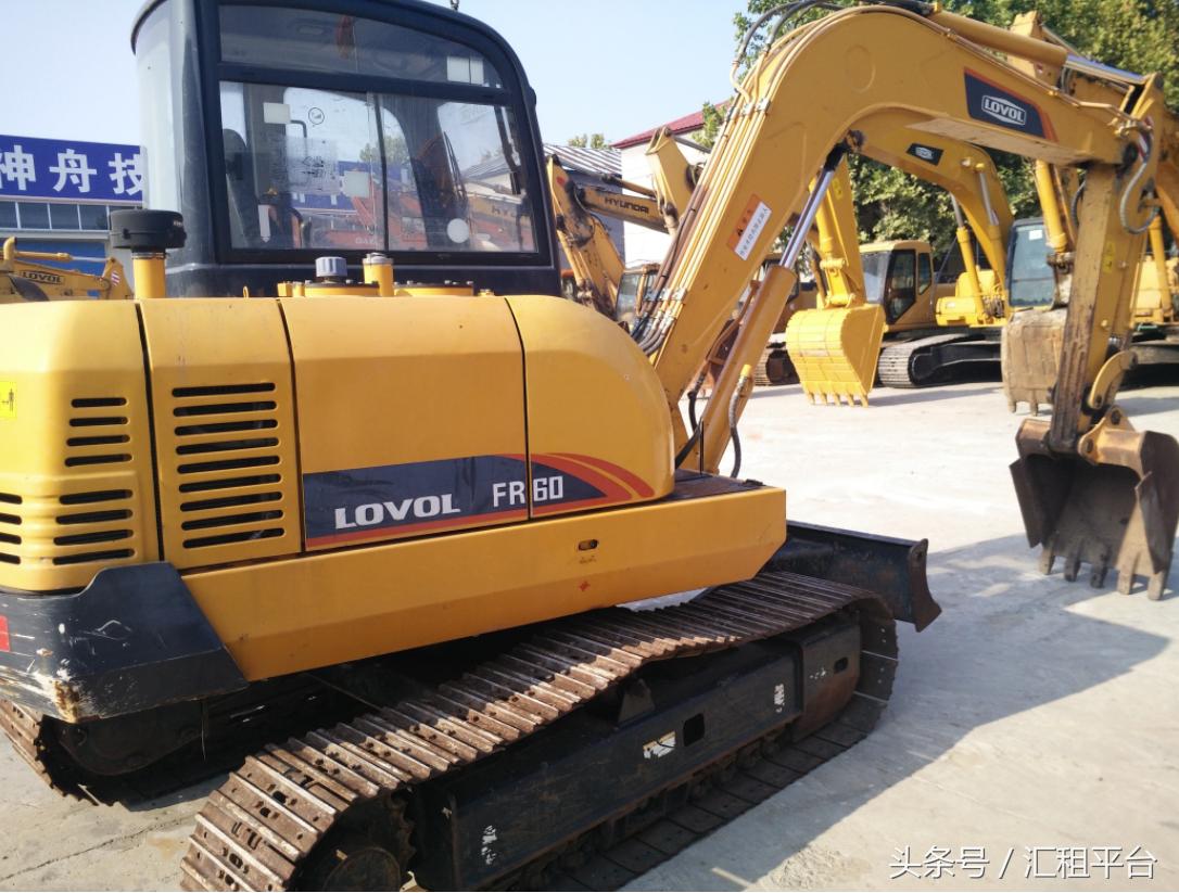 小挖机装载机,滑移装载机和微挖哪个实用