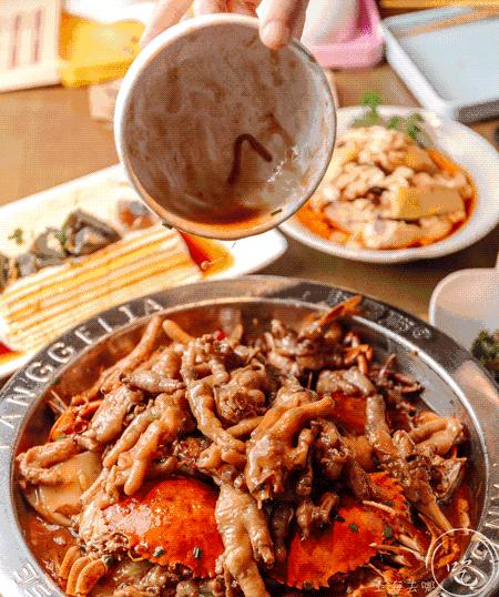 火了10年的俩胖纸！仅凭1道菜，每天卖出80000+份！