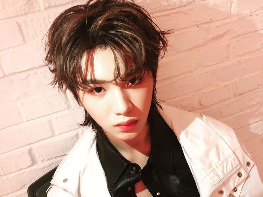 Justin更博发游泳视频，下水姿势遭“嫌弃”，粉丝喊话：双腿并拢